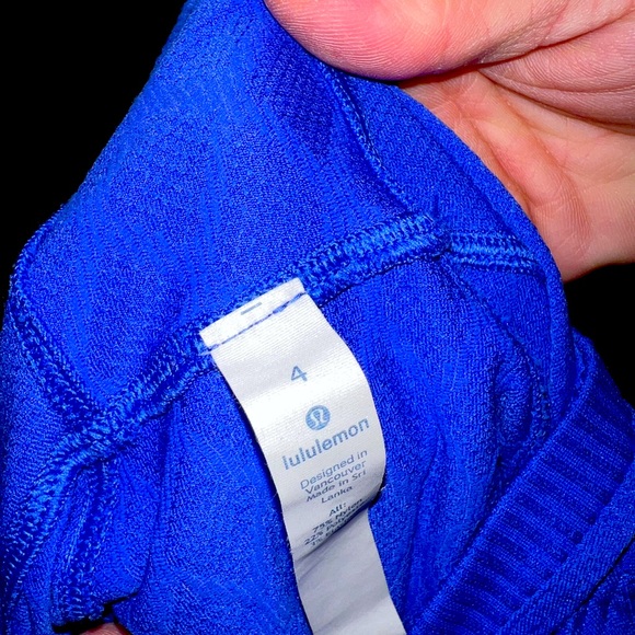 Like New Condition Lulu Lemon Long Sleeve. Gorgeous pattern long in length. - Picture 1 of 2